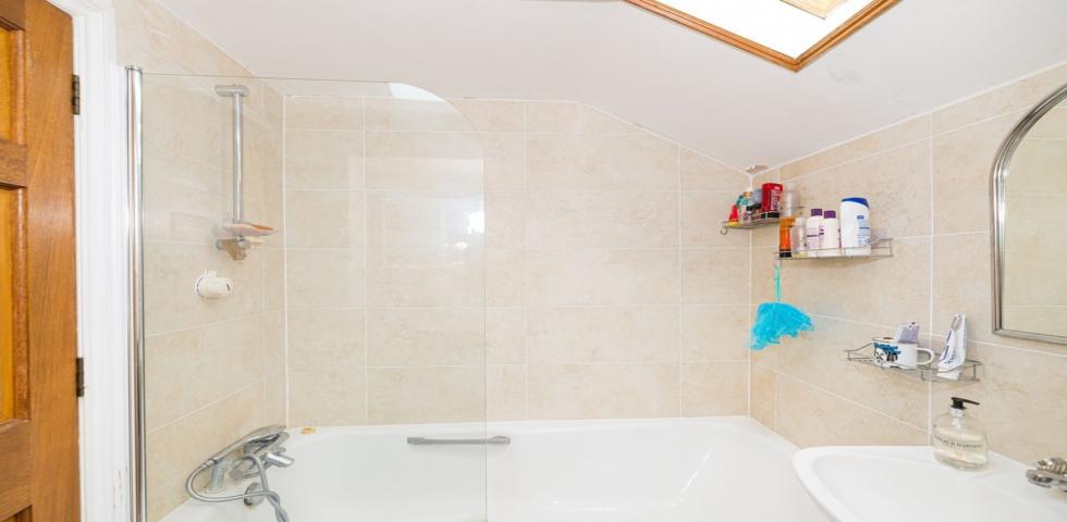 			3 Bedroom, 1 bath, 1 reception Flat			 Dollis Hill Lane, DOLLIS HILL